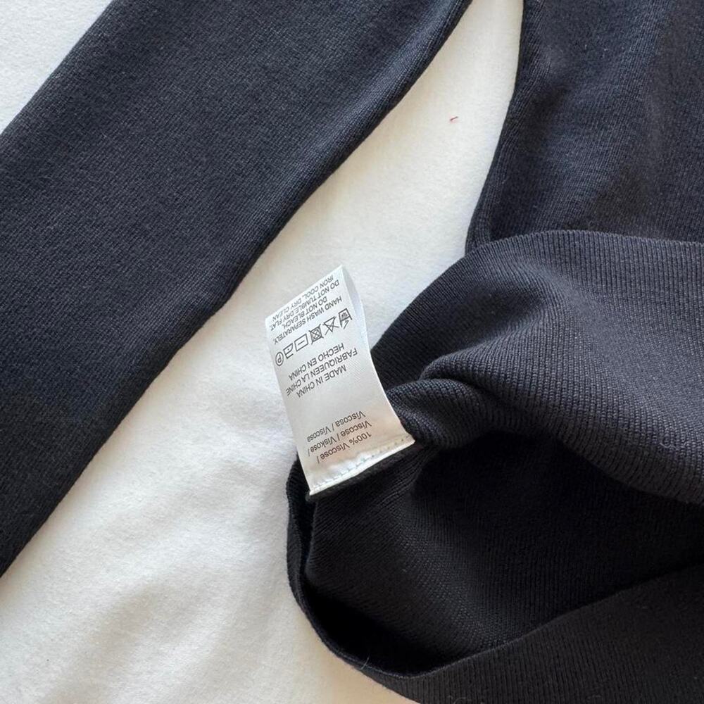 Black saulee oriental styled ong sleeve ribbed top with button detail - Picture 4 of 4